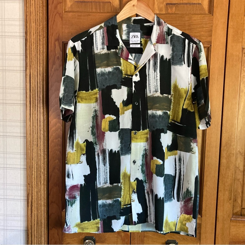 Zara Black and White Casual Button Down Shirt with Artistic Print